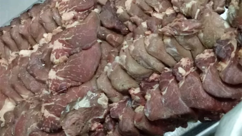 إغلاق مطعم شهير بمطروح بعد ضبط 355كجم لحوم غير صالحة للاستهلاك الأدمى