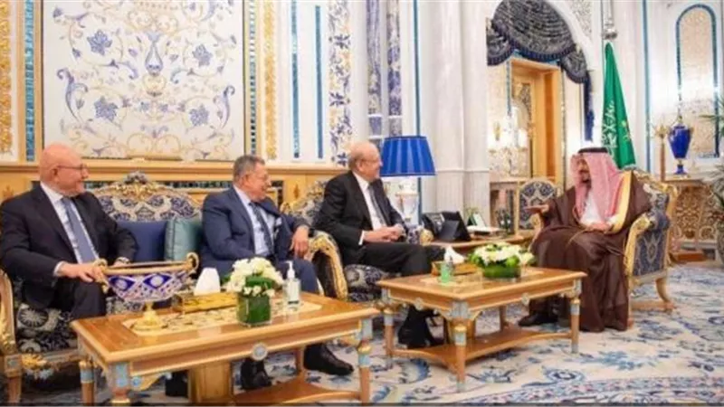 العاهل السعودي يستقبل رؤساء وزراء لبنان السابقين