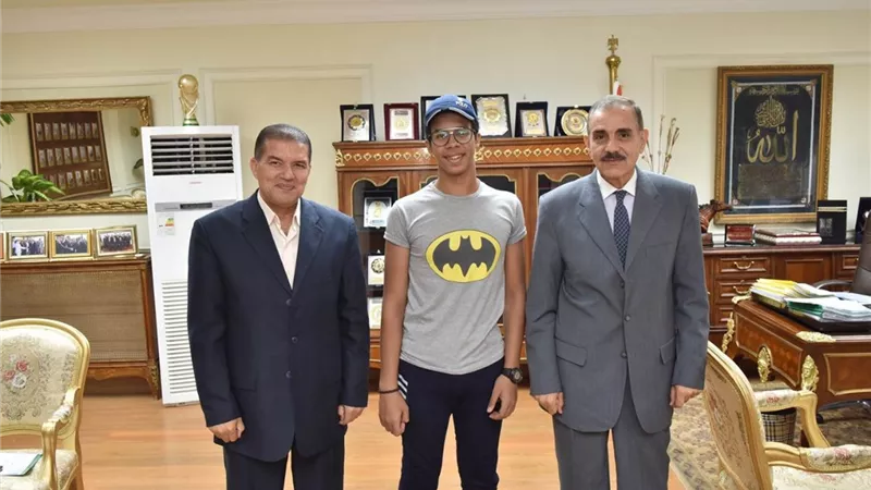 محافظ أسيوط يستقبل 