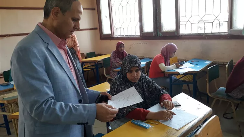 وكيل تعليم الفيوم يتابع امتحانات الدور الثاني