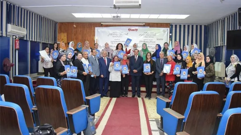 رئيس جامعة سوهاج محاضراً في فعاليات الدورة التدريبية لتأهيل المرأة سياسياً.
