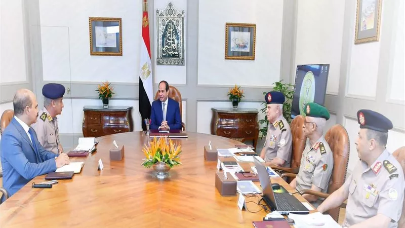 بالفيديو.. السيسي يلتقي وزير الدفاع ورئيس الأركان ومدير المخابرات الحربية.. ويستقبل رئيس هيئة الأركان المشتركة السودانية