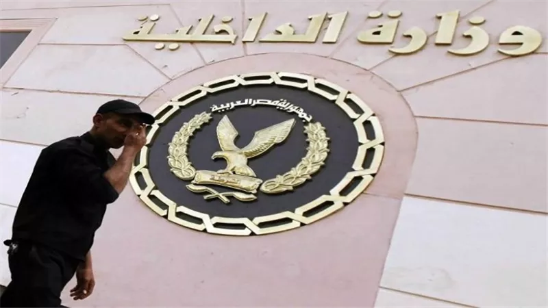 ضبط 102 قضية ابتزاز عبر شبكة 