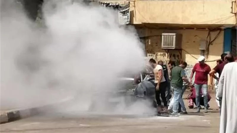 إشتعال النيران فى سيارة بسبب ارتفاع درجات الحرارة بالأقصر