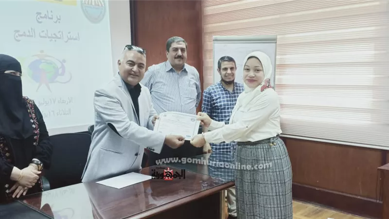 عميد طفولة السادات يكرم طالبات التدريب لمبادرة 