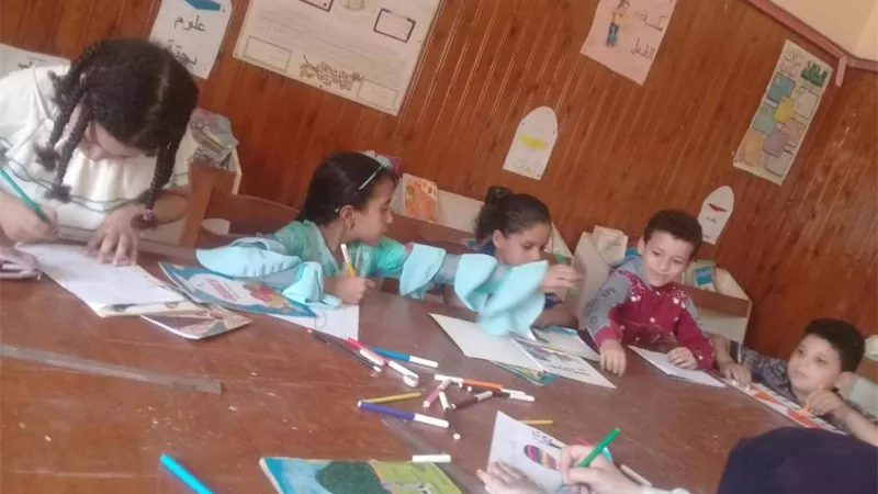 القيم الإيجابية في ندوة مكتبية بأسيوط