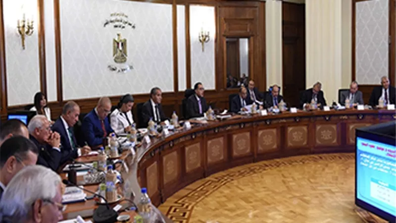 الوزراء: الرئيس السيسي يتابع مع المحافظين ملف تقنين الأراضي