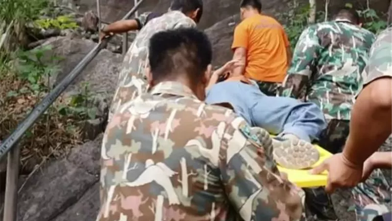 بالصور.. طمعاً فى ثروتها.. يلقي بزوجته الحامل من على الجيل وتحدث المفاجأة