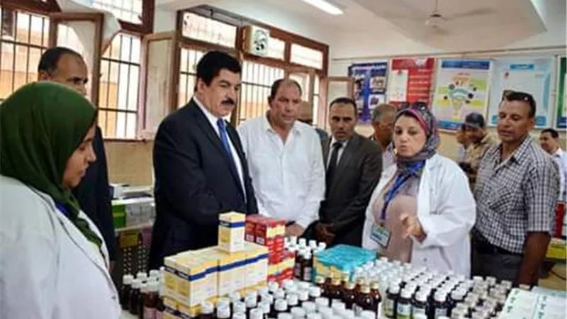 محافظ القليوبية يتفقد القافلة الطبية المجانية بكفر فرسيس التابعة لمركز بنها