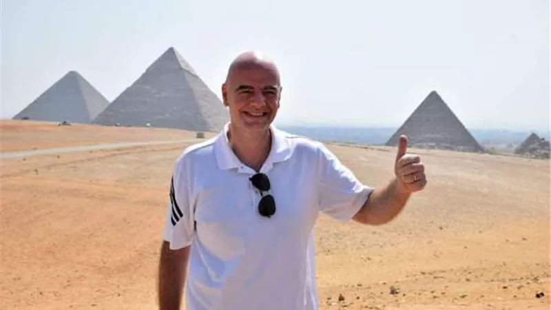 رئيس الفيفا يزور الأهرامات وأبو الهول قبل لقاء الجزائر والسنغال فى نهائي الأمم الأفريقية 2019 .. صــور