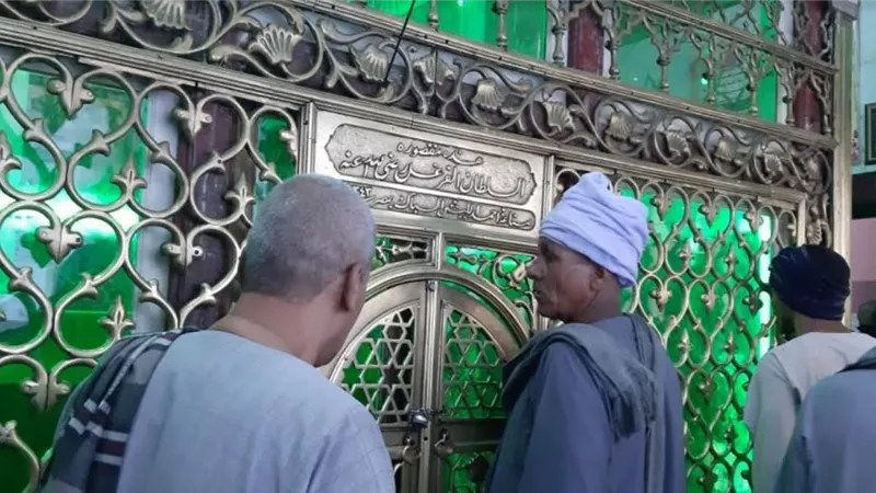 توافد الاف المواطنين على الليلة الختامة للشيخ الفرغل واليوم ابوحسيبة