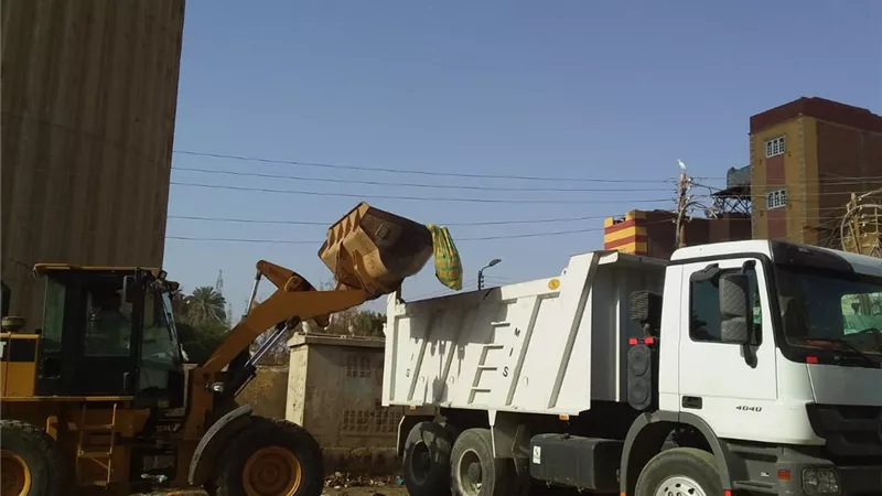 حملة نظافة يقودها السكرتير العام المساعد ببنى سويف