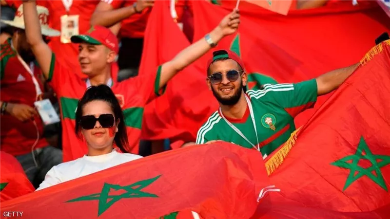 العاهل المغربي يشارك شعبه فرحته بتتويج الجزائر