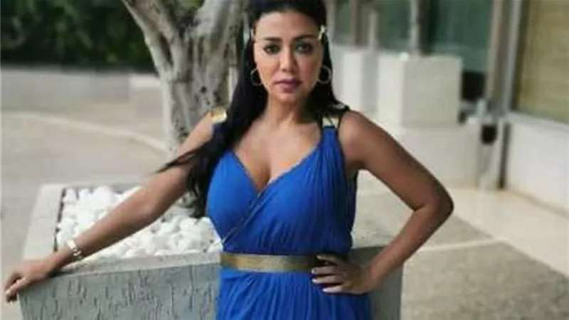 رقص الفنانة رانيا يوسف على شاطئ البحر يشعل السوشيال ميديا .. فيديو