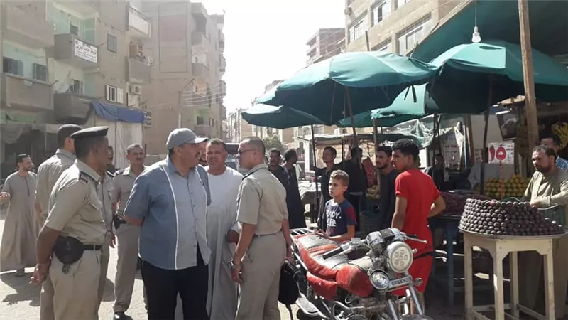 بالصور – حملة مكبرة لإزالة الإشغالات من شوارع مدينة منفلوط بأسيوط