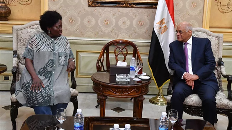 الدكتور علي عبد العال يودع رئيسة البرلمان الأوغندي في مطار القاهرة