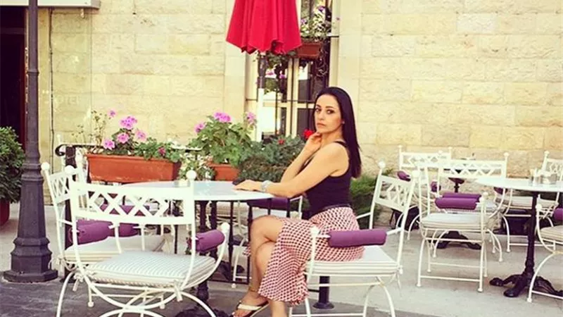 إطلالة صيفية رقيقة للفنانة مريم حسن