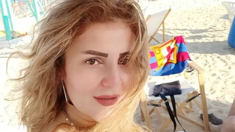 إطلالة ساحرة لـ رانيا ياسين بأحد الشواطئ الساحلية