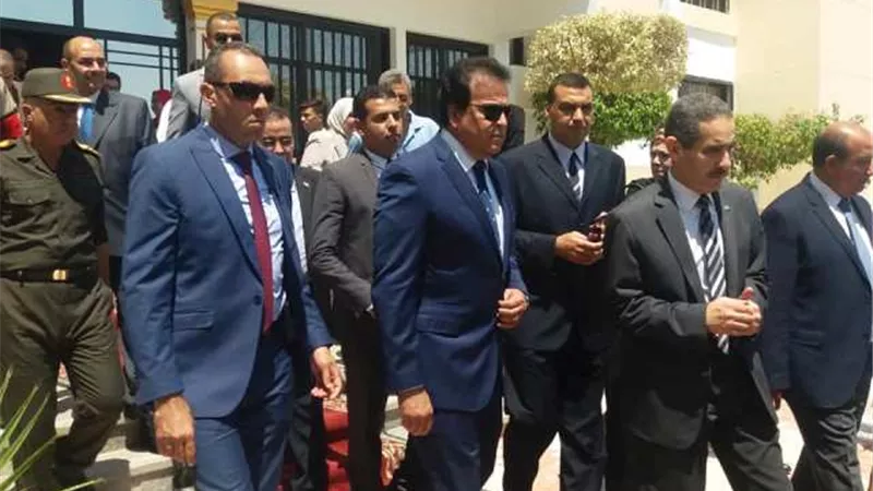 وزير التعليم العالي يشهد احتفال جامعة القناة بيوم الوافد ..صور