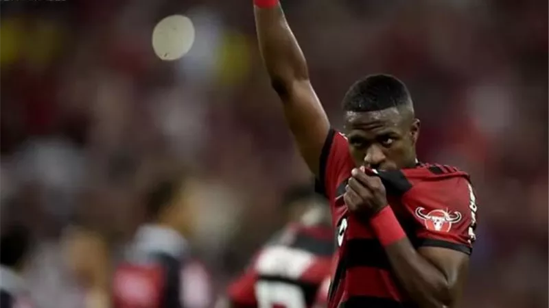 شاهد.. فينيسيوس جونيور.. أول لاعب يولد بعد عام 2000