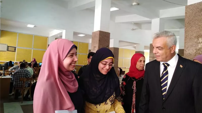 رئيس جامعة المنوفية يتفقد العمل بمكتب التنسيق الإلكترونى بمجمع الكليات النظرى.. صــــور