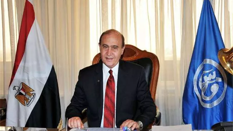 الفريق مميش يتكفل بعلاج عين طفلة عقرها كلب ضال