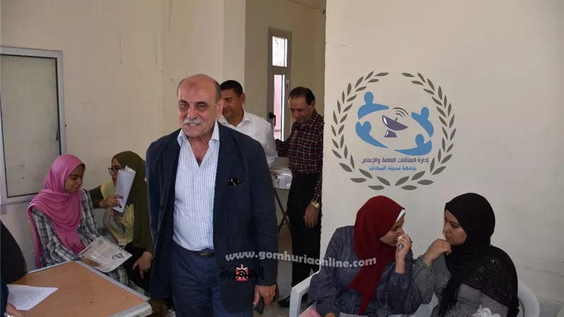 نائب رئيس جامعة السادات يتفقد مقر التنسيق الإلكتروني بالجامعة