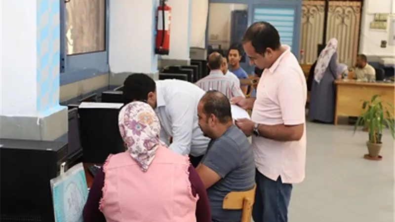 استمرار توافد الطلاب علي معامل التنسيق بالمدينه الجامعية بجامعة عين شمس