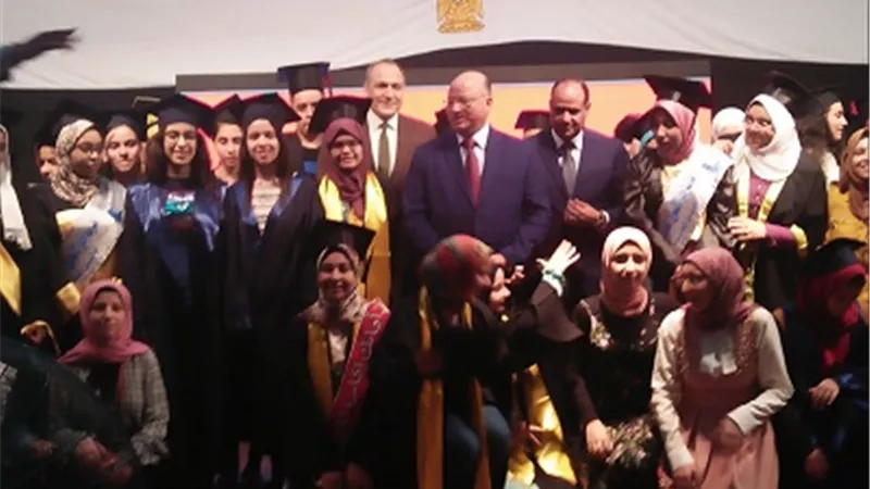 تكريم ١٠٤ طالب من اوائل الشهادة الاعدادية وتكريم أفضل ٥ مديري إدارات بالقاهرة .. صور
