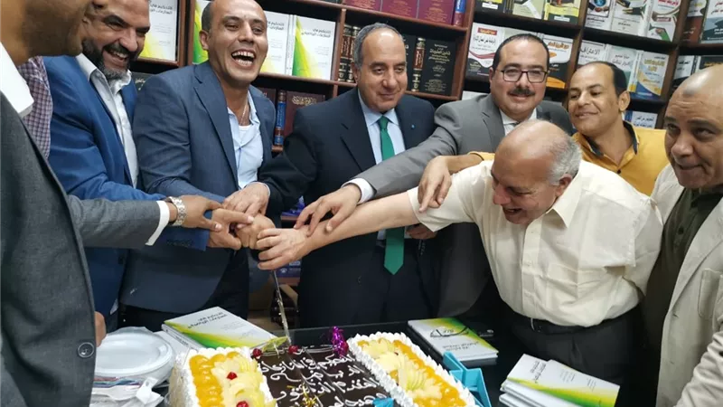 بالصور ..حفل توقيع كتاب 