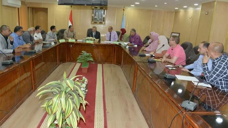 محافظ أسيوط يتسلم أول أطلس لأراضي أملاك الدولة لمركز أبوتيج