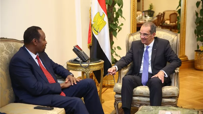 وزير الاتصالات يلتقي مدير المكتب الدولي للاتحاد البريدي العالمي.. صور