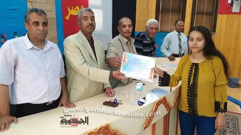 تعليم الداخلة يكرم أوائل الثانوية العامة والفني بالمركز الاستكشافى بالوادى الجديد