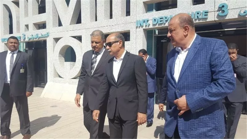 وزير الطيران المدنى يتفقد مطار الأقصر الدولى لمتابعة استعدادات سفر حجاج الوجه القبلى