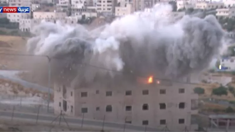 شاهد.. لحظة تفجير قوات الاحتلال الإسرائيلي لأحد المنازل بالقدس