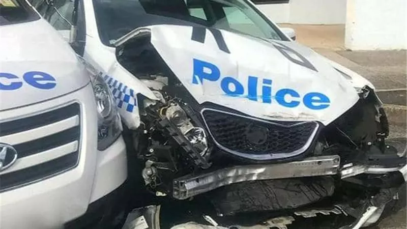 سيارة محملة ب 270 كجم من المخدرات تصطدم بسيارات الشرطة