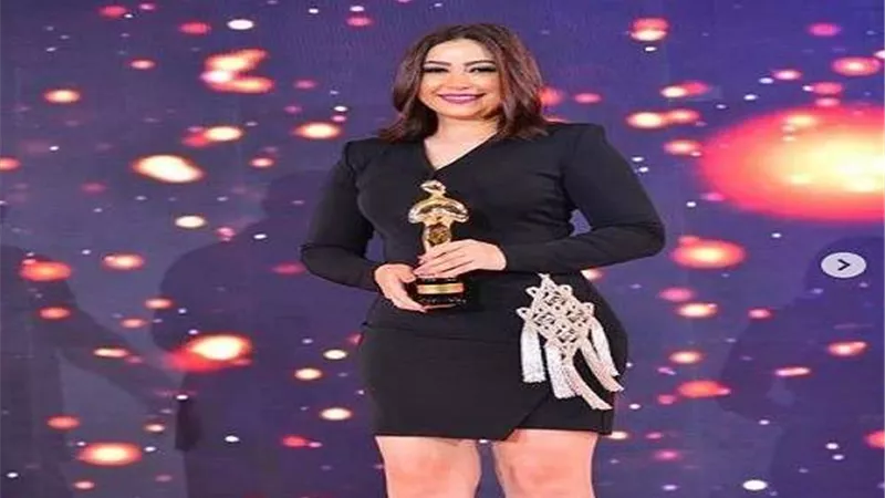 بوسي تشكر منظمى حفل الميما بعد تكريمها .. صور