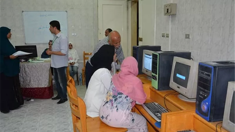 توافد طلاب المرحلة الأولى على معامل التنسيق الإليكتروني بالفيوم
