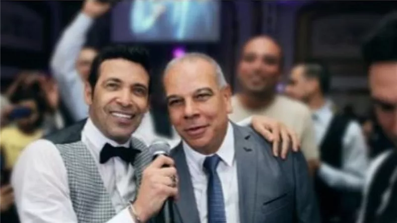 سعد الصغير يقبل راس والد محمد صلاح .. صور