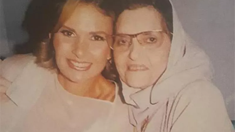 اول تعليق ليسرا بعد وفاة والدتها