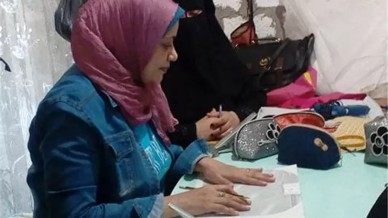 جامعة القناة تطور عزبة الصفيح في الإسماعيلية بدورات تفصيل..صور
