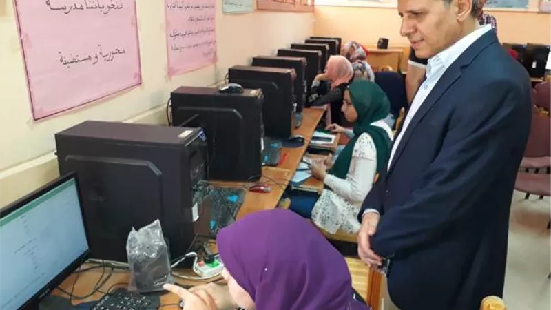 265 طالب يمتحنون الكترونيا للقبول بمدارس المتفوقين في الفيوم ..صور