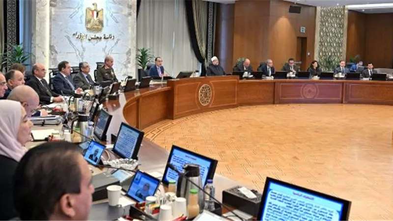 لغير المصريين .. الحكومة توافق على تعديل قانون الأوسمة والأنواط