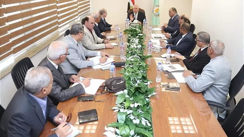 القصير يتابع زراعة القمح ويوجه بالحصر الدقيق للمساحات المنزرعة