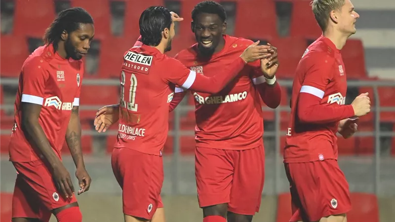 أنتويرب البلجيكى يفتتح التسجيل مبكرا فى شباك برشلونة - شاهد