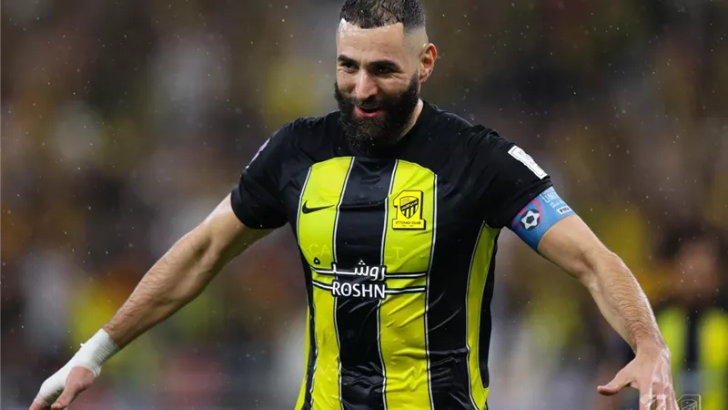 بنزيما : مواجهة الأهلى خارج التوقعات .. ونسعى للتتويج بكأس العالم