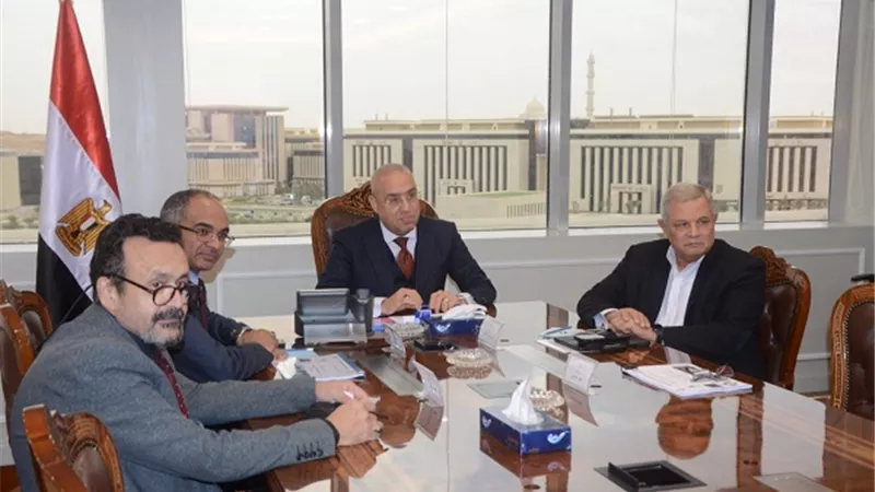 وزير الإسكان يتابع موقف تنفيذ مشروع تحسين نوعية المياه بثلاث محافظات