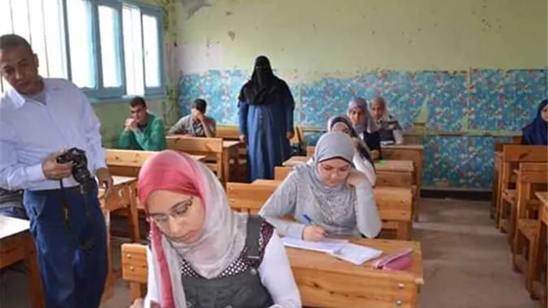 التعليم تكشف عدد الطلاب الذين سجلوا استمارة الشهادة الإعدادية