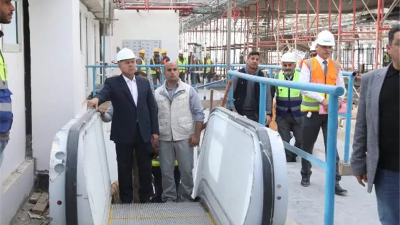 وزير النقل يتفقد مواقع العمل بمشروع مونوريل شرق النيل