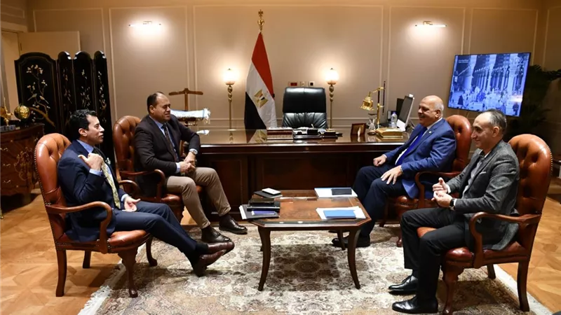 وزير الرياضة يبحث ملف استضافة مصر لبطولة العالم للرماية
